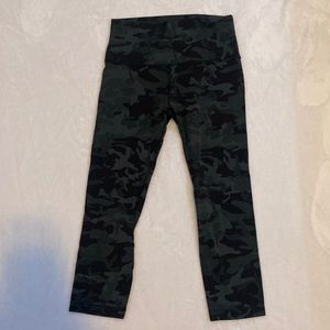 Lululemon Green Camo 21 inch size 8